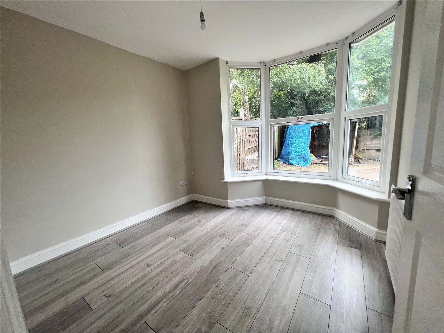 Bedroom 4.jpg